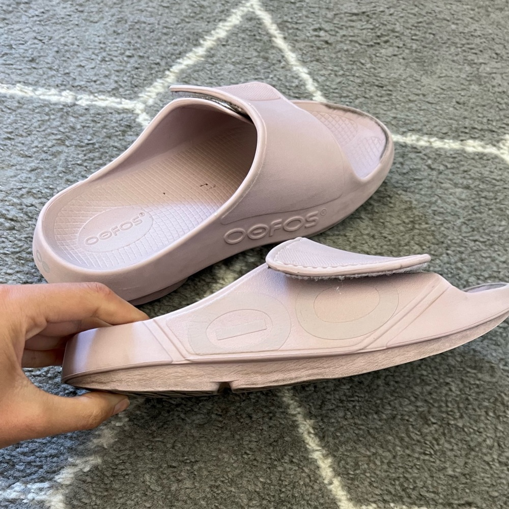 Mauve pink OOFOS